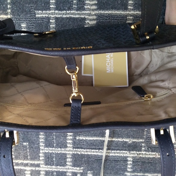 sold mk tote - Picture 2 of 6